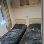 Mobilhome Montourey 4 Etoiles 3 2 Salles De Bain キャンプ場 Fréjus
